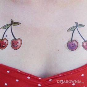Tatuaż Wisienki :) na obojczyku motyw: kolorowe styl: newschool