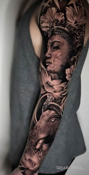 Tatuaż indie w motywie kwiaty i stylu realistyczne na ramieniu