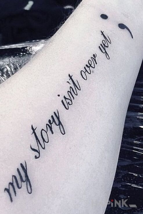 Tattoo To nie koniec historii in lettering motif and calligraphy style on the forearm
