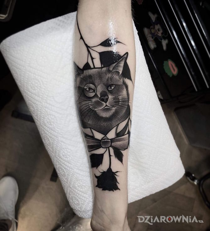 Tatuaż behemot w motywie zwierzęta i stylu graficzne / ilustracyjne na przedramieniu