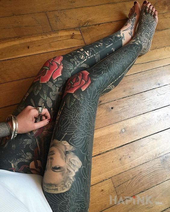 Tattoo Czarno to widzę :) in faces motif and realistic style on the leg