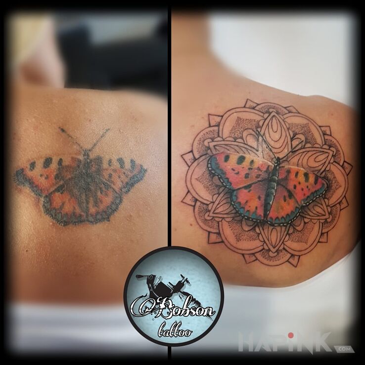 Tattoo Motyl w mandali in 3D motif and realistic style on the shoulder blades