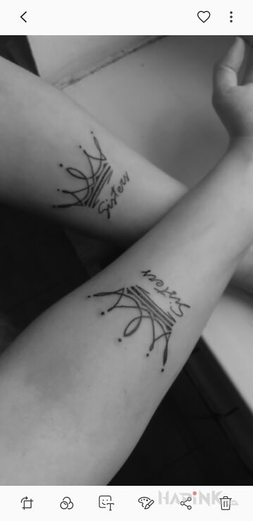 Tattoo Siostra in lettering motif on the wrist