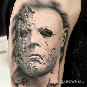 Tatuaż Michael Myers na ramieniu motyw: postacie styl: realistyczne
