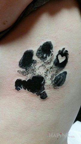 Tattoo Łapka in other motif and graphic / illustrative style on the ribs