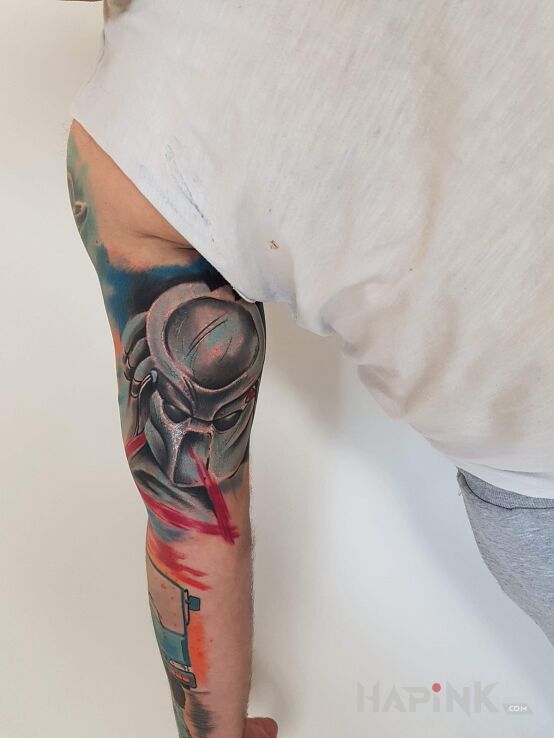 Tattoo Predator, jeden z niezapomnianych filmów oraz postaci. in characters motif and graphic / illustrative style on the upper arm