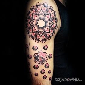 Tatuaż Mandalka na ramieniu motyw: kolorowe styl: dotwork