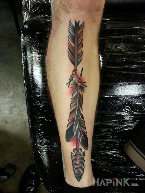 Tattoo Strzała na piszczeli in objects motif and oldschool style on the calf