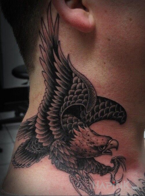Tattoo Fajny orzeł in animals motif on the neck