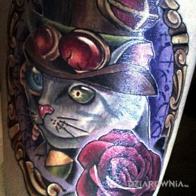Tatuaż Sir Kot na przedramieniu motyw: steampunk