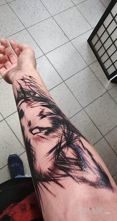 Tattoo Pierwszy i nie ostatni Tatuaż in animals motif and sketch style on the forearm