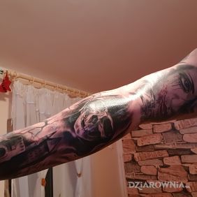 Tatuaż Czacha na przedramieniu motyw: czaszki styl: realistyczne
