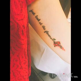 Tattoo Caption on the upper arm motif: lettering