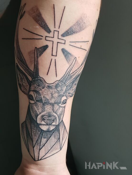 Tattoo Jeleń in animals motif and graphic / illustrative style on the forearm