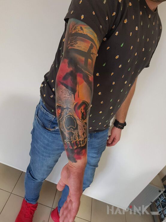 Tattoo Symbol muzyki którą kocham, na tle czaszki ..(Trance). in sleeves motif and realistic style on the forearm