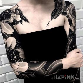 Tattoo Black, only black on the upper arm motif: animals style: blackwork / blackout