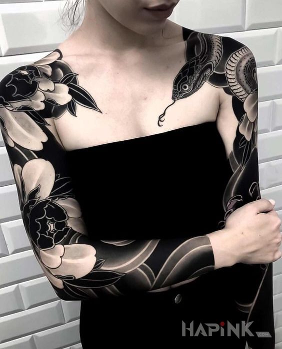 Tattoo Czerń, tylko czerń in sleeves motif and blackwork / blackout style on the collarbone