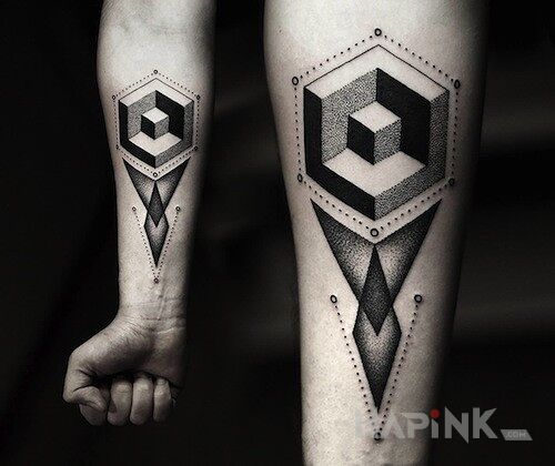Tattoo Geometryczne cudeńko in geometric style on the forearm