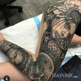 Tattoo Faces on the leg on the knee motif: 3D style: realistic