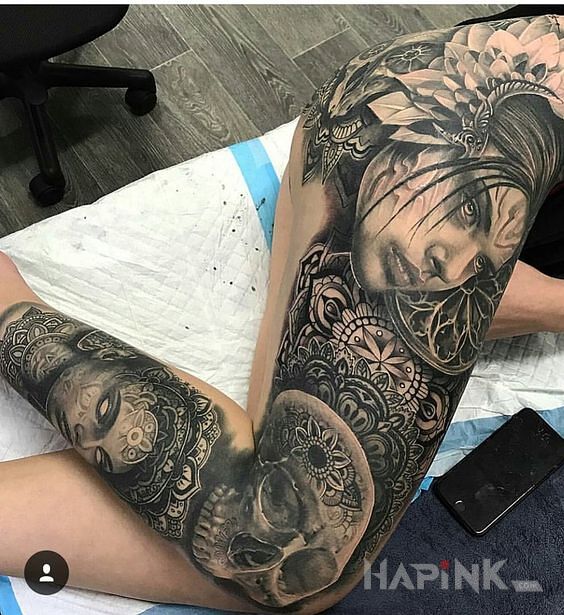 Tattoo Twarze na nodze in legsleeves motif and realistic style on the knee