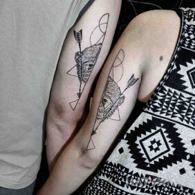 Tattoo Two monkeys on the upper arm motif: animals style: graphic / illustrative