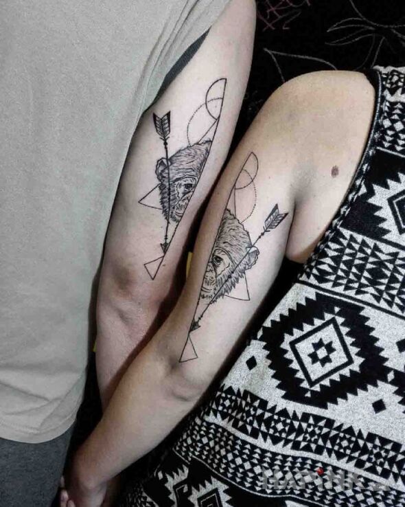 Tattoo Dwie małpki in Love motif and graphic / illustrative style on the upper arm