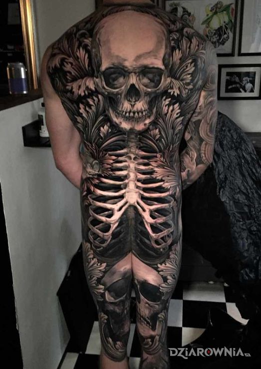 Tatuaż great skeleton w motywie anatomiczne i stylu realistyczne na pośladkach