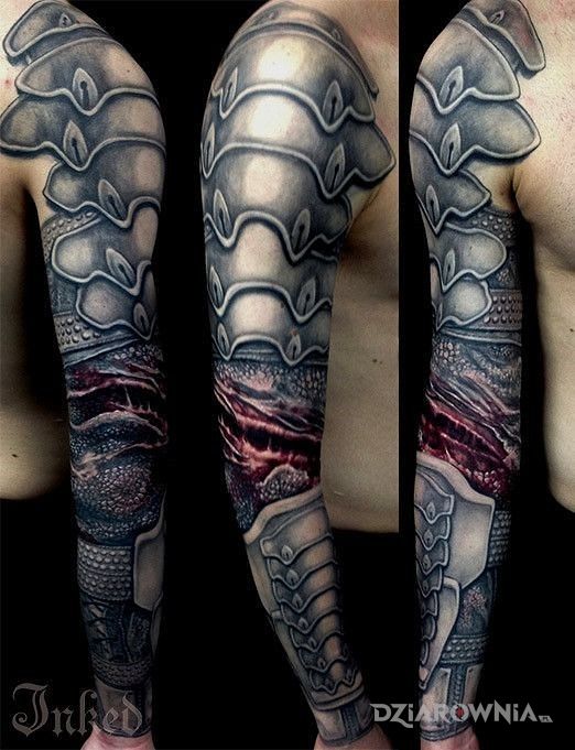 Tatuaż kolejna zbroja w motywie rękawy na ramieniu
