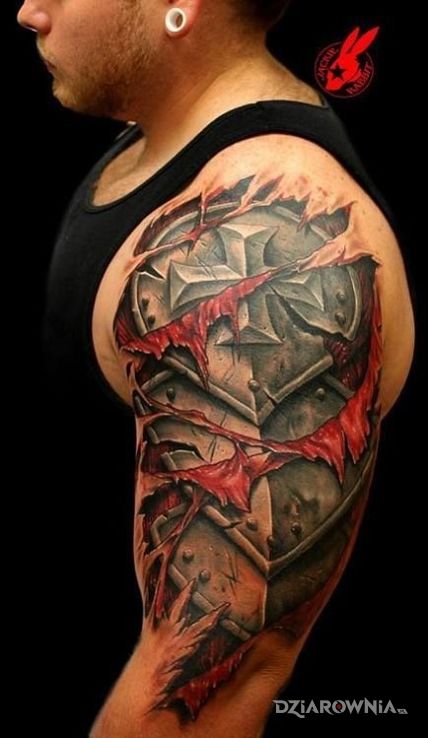 Tatuaż co się kryje pod skórą w motywie pozostałe na ramieniu