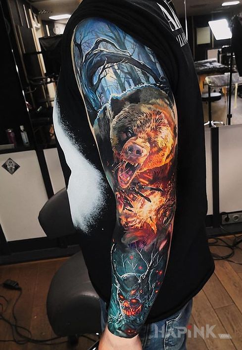 Tattoo Miś, ale nie Puchatek in sleeves motif and realistic style on the upper arm