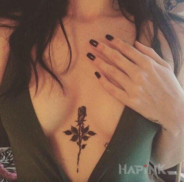 Tattoo Róża <3 in black and gray motif and graphic / illustrative style underboob