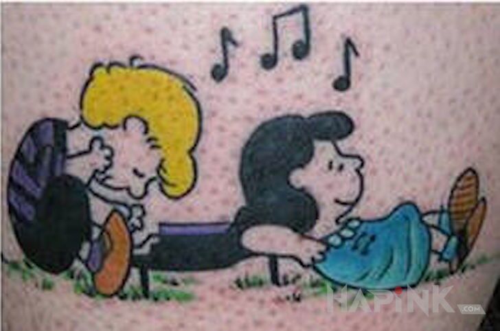 Tattoo Fistaszki in characters motif on the leg