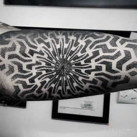 Tattoo Dots everywhere on the upper arm motif: black and gray style: dotwork