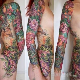 Tattoo Fox accompanied by beautiful flowers on the upper arm motif: animals