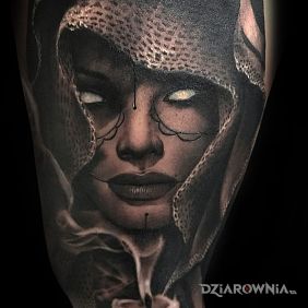 Tatuaż Brak oczu na ramieniu motyw: 3D styl: realistyczne