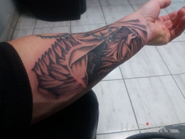 Tattoo Postać in angels motif and graphic / illustrative style on the forearm