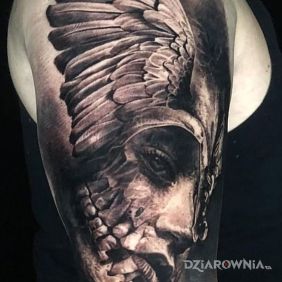 Tatuaż Skrzydła na głowie na ramieniu motyw: 3D styl: realistyczne