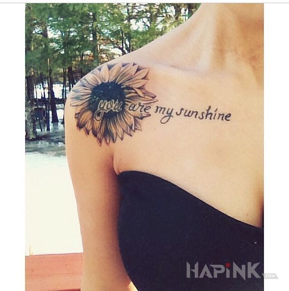 Tattoo Słońce in lettering motif and realistic style on the collarbone