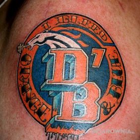 Tatuaż Denver Broncos na ramieniu motyw: pozostałe