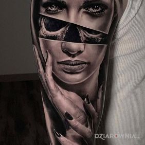 Tatuaż Pod twarzą na ramieniu motyw: 3D styl: realistyczne