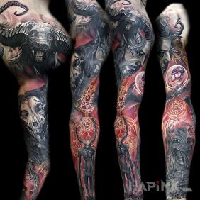 Tattoo A piece of bull on the upper arm motif: sleeves style: realistic