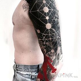 Tattoo Hand in trash polka on the upper arm motif: other style: geometric