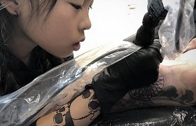 Zaczęła tatuować w wieku 6 lat, to prawdopodobnie najmłodsza tatuażystka na świecie