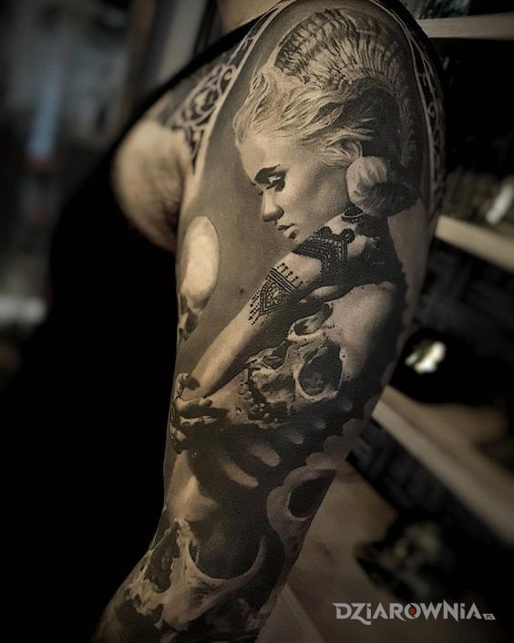 Tatuaż rogate dziewczę w motywie 3D i stylu realistyczne na ramieniu