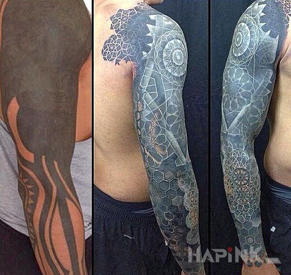 Tattoo Przerobiona lipa in sleeves motif and geometric style on the upper arm