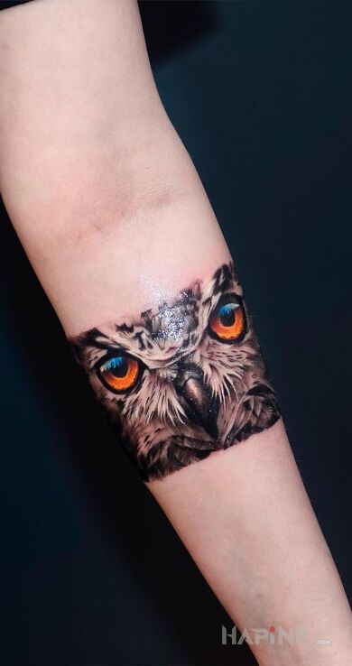 Tattoo Głowa sowy in colorful motif and realistic style on the forearm