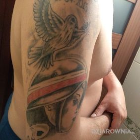 Tatuaż Moje życzę na ramieniu motyw: patriotyczne styl: graficzne / ilustracyjne