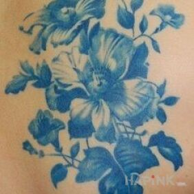 Tattoo More flowers in blue on the shoulder blades motif: flowers