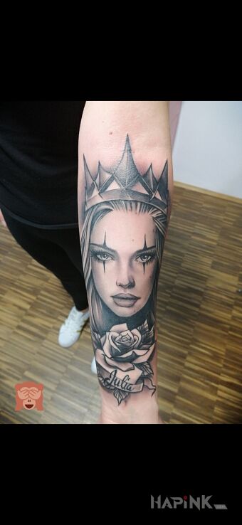 Tattoo Kobieta in faces motif and realistic style on the forearm