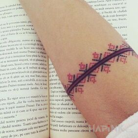 Tattoo Tie on the forearm motif: other style: embroidered